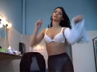 Video Bokep Streaming Ibu Cantik Bugil poster